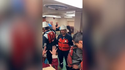 بغداد: عمل جبان أحرق السفن في المياه العراقية ونواصل إنقاذ البحارة