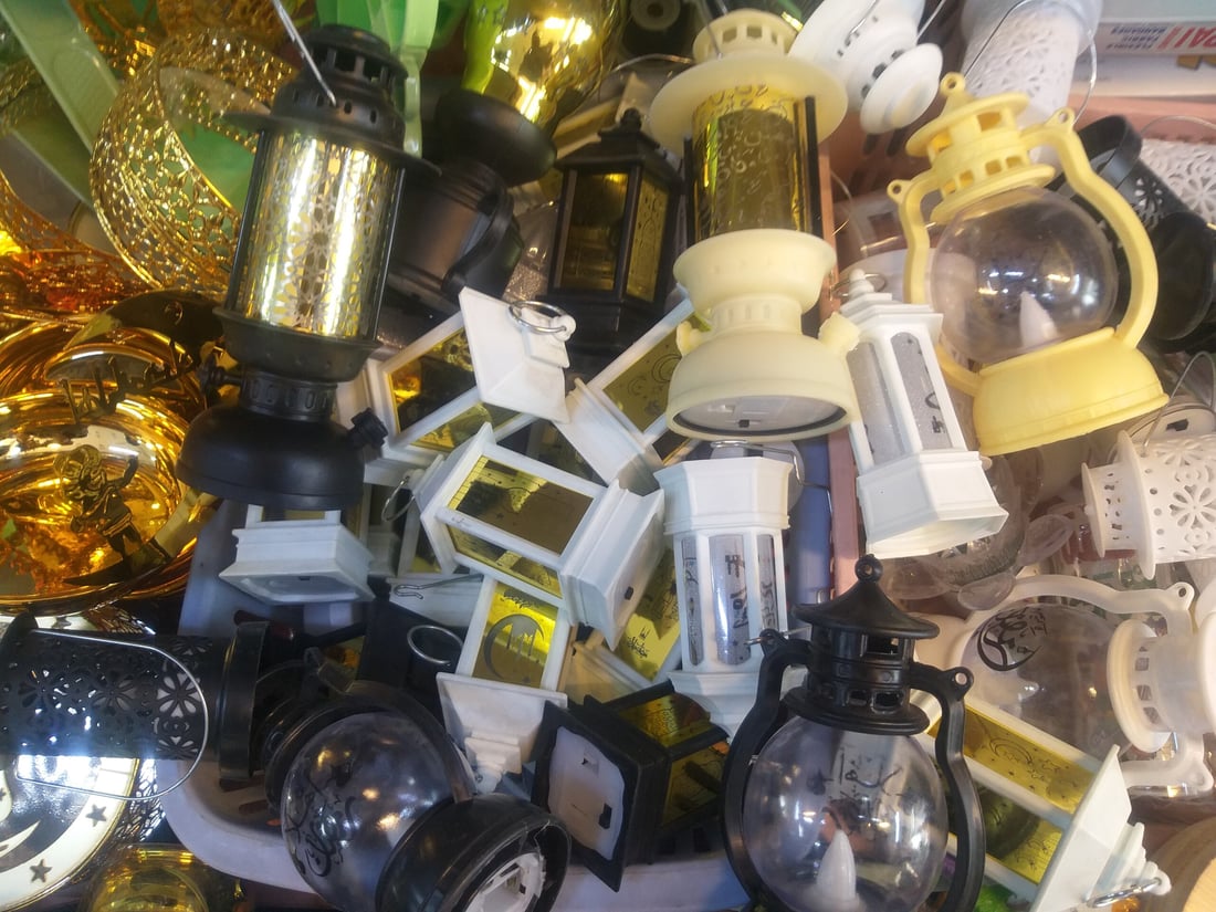 صور: البغداديون يستعدون مبكراً لشهر رمضان.. قائمة بأسعار مواد المطبخ