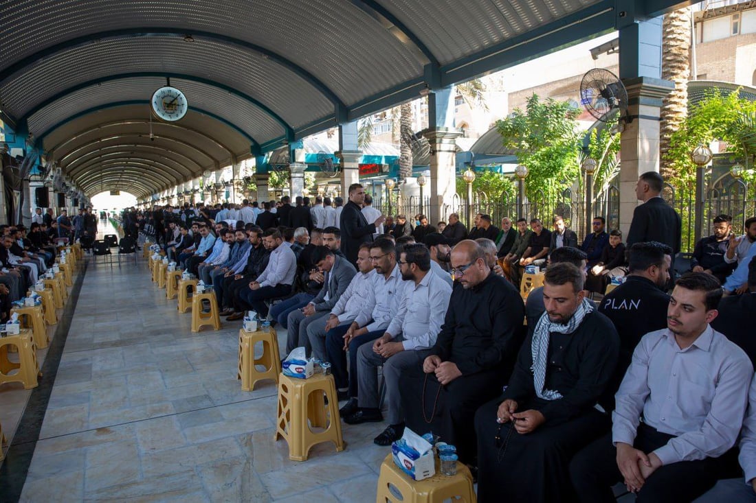 فيديو: وكلاء المرجع السيستاني يستقبلون التعازي بنصر الله بين الحرمين في كربلاء
