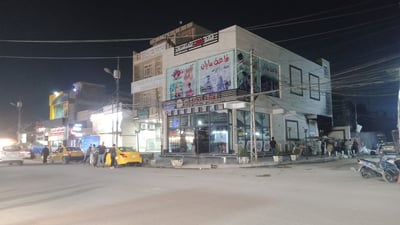 صور: إخماد حريق اندلع في مدخل قاعة مناسبات بحي الأمين شرقي بغداد