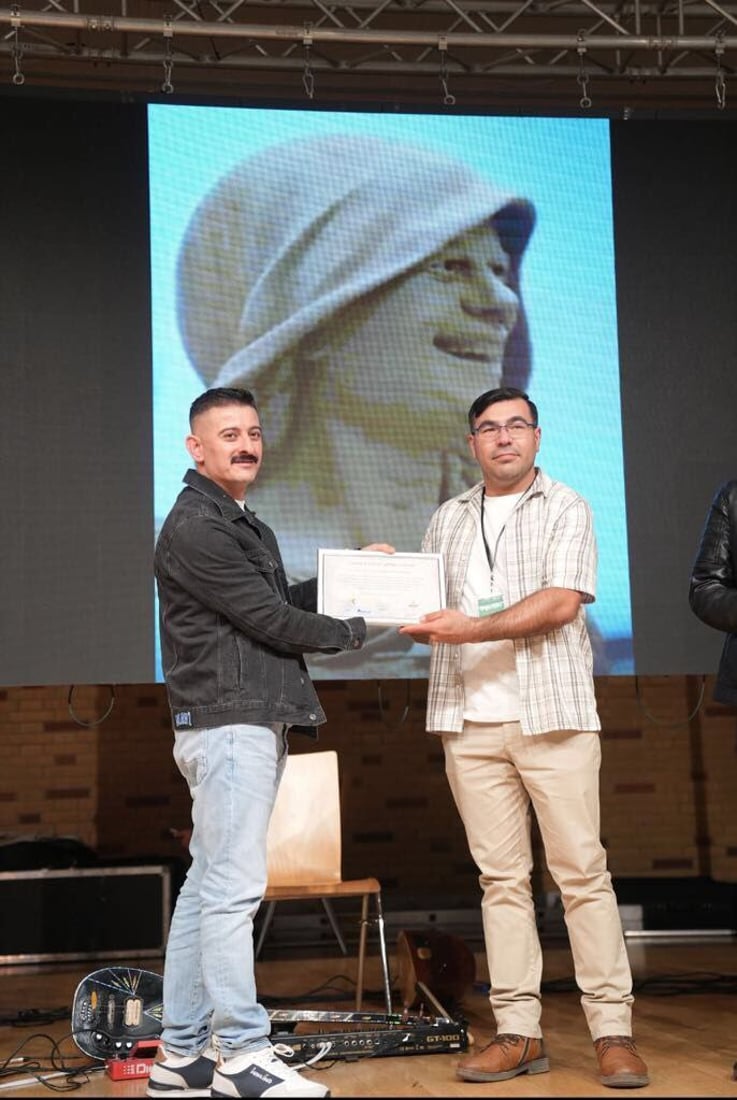 پەیکەرسازێکی هەڵەبجەیی لە ئەڵمانیا خەڵات دەکرێت