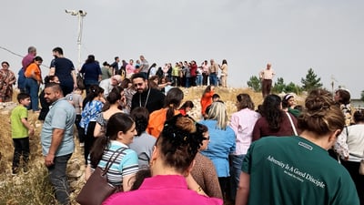 “خنافس الأمنيات” تظهر على جبل الصفرة.. عيد القديس دانيال في برطلة منذ القرن الرابع