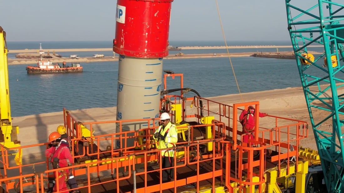 فيديو: تصاعد وتيرة العمل في ميناء الفاو.. نسبة الإنجاز تجاوزت خطة التنفيذ