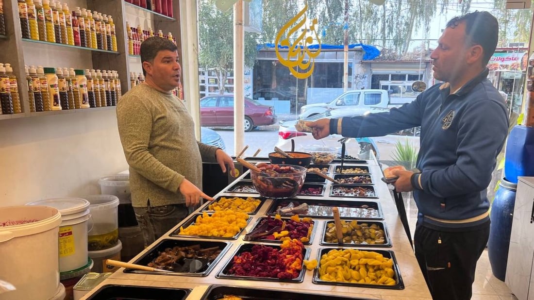 الإماملي نقل طرشي الموصل و14 نوع زيتون إلى داقوق مع فلفل من مزارع المدينة (صور)