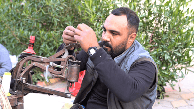 “الإسكافي مهنة طبيعية وأنا جمال الإسكافي ويعرفني أهل القائم”