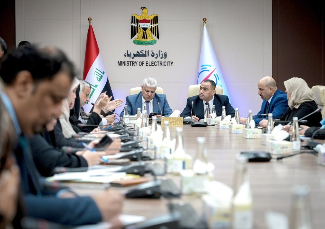 صور: وزير الكهرباء يعرض فيديو “التحول الذكي” على أعضاء لجنة الطاقة