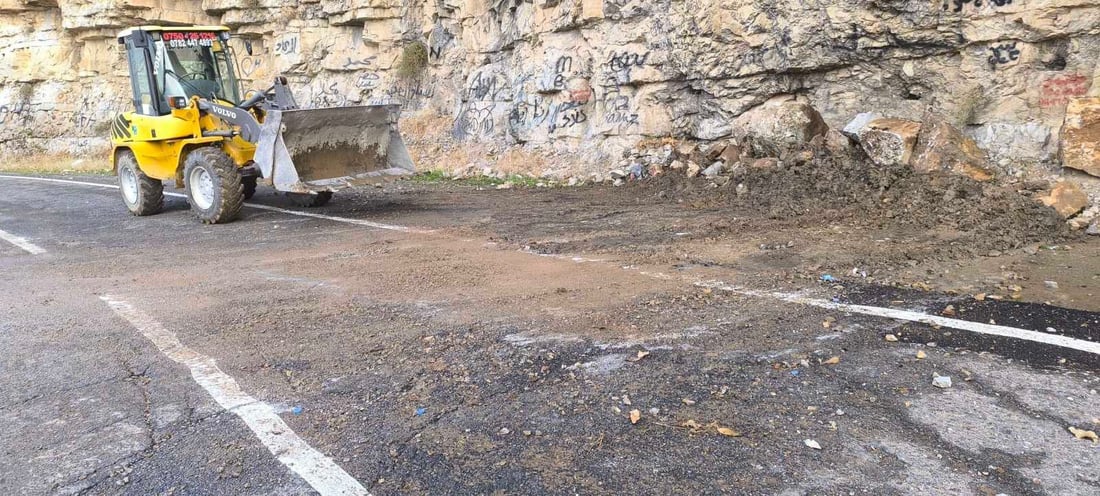 بەشێک لە شاخی سەر رێگای بێخاڵ داڕما