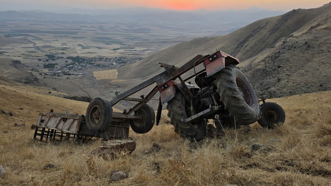 وەرگەڕانی تراکتۆرێک گیانی لەدەستدانێک و بریندارێکی لێکەوتەوە