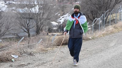 هاووڵاتییەک لە هیرانەوە بەپێ بەرەو هەولێر بەڕێکەوت