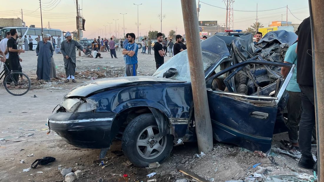 مشاهد قاسية للغاية من حادث البصرة.. كتب الأطفال إلى جانب الأشلاء