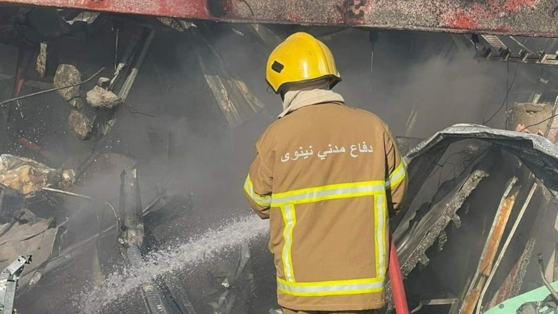 الموصل: النيران تنبعث من أنقاض مستشفى مهجور.. خلال عمليات هدمه (صور)