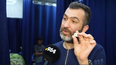 ئەو پلاستیکەی لە قورگی منداڵەکە دەرمهێنا دەیکەمە مەدالیا بۆناو ئۆتۆمبێلەکەم