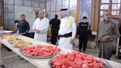 صلاح الدين: لقطات من ليلة القدر في جامع بلد الكبير.. ختم القرآن وتقديم الحلوى والفواكه