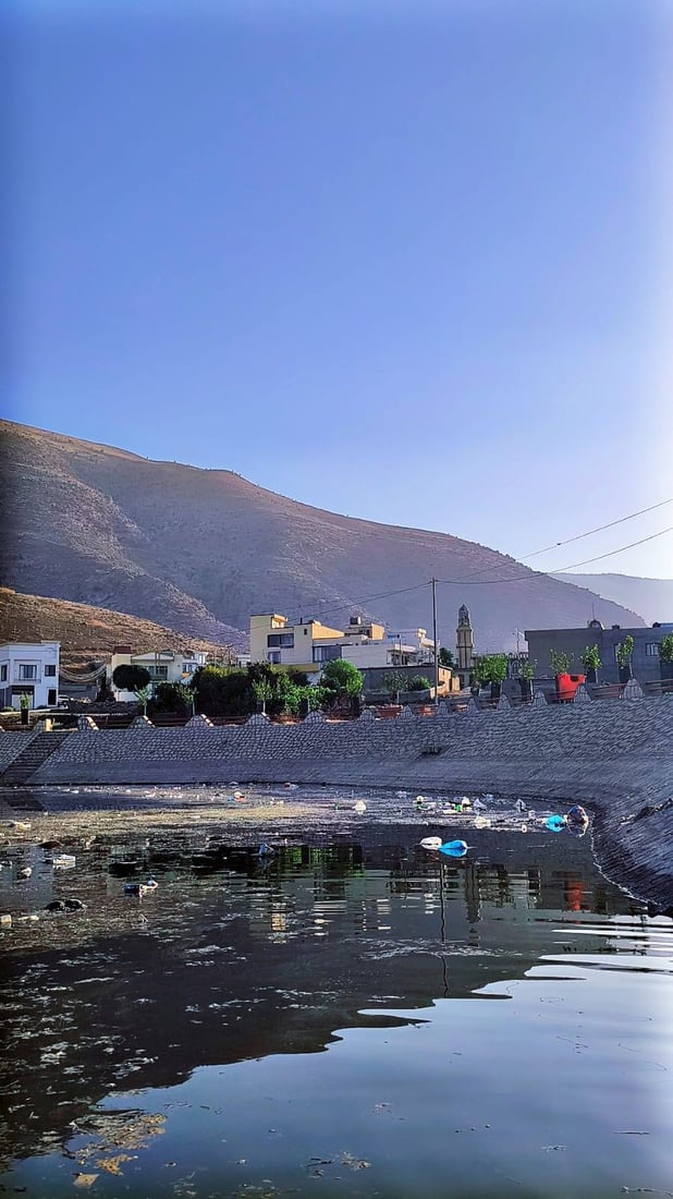 بوو به‌ 12 جار به‌نداوى سه‌روچاوه‌ پاكده‌كرێته‌وه‌ و گه‌شتیارانیش پیسی ده‌كه‌نه‌وه‌