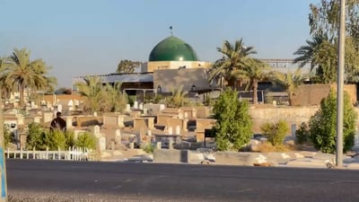 داخل ضريح الشيخ سكران في بغداد حجر غامض اسمه الزبدة و”يشفي” المرضى!