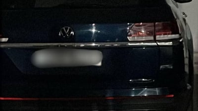 ئۆتۆمبێلێک بە پێچەوانەی ئاڕاستەی شەقام دەڕۆیشت و دەستی بەسەرداگیرا