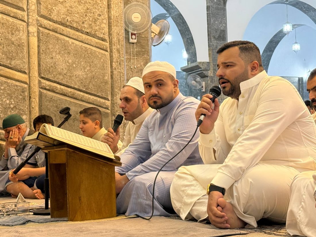 صور.. مئات المصلين يؤدون صلاة عيد الأضحى في جامع النبي جرجيس وسط الموصل