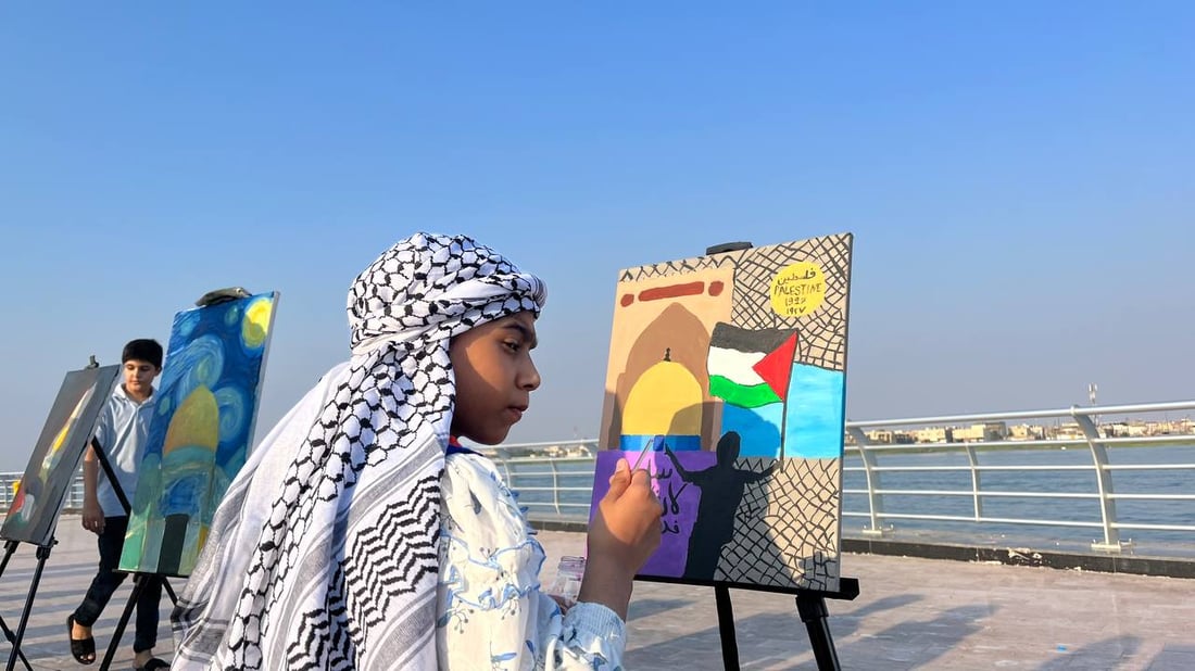 75 فناناً في البصرة يرسمون “ملائكة فلسطين”.. صور بألوان فانكوخ على الكورنيش