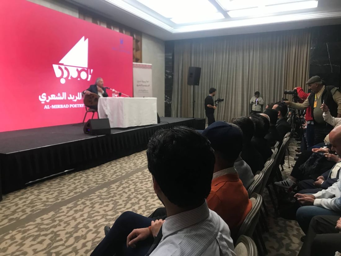 صور: جعفر الخفاف في مربد البصرة.. “أحبيني” للسياب سرقت إعجاب الحضور العربي