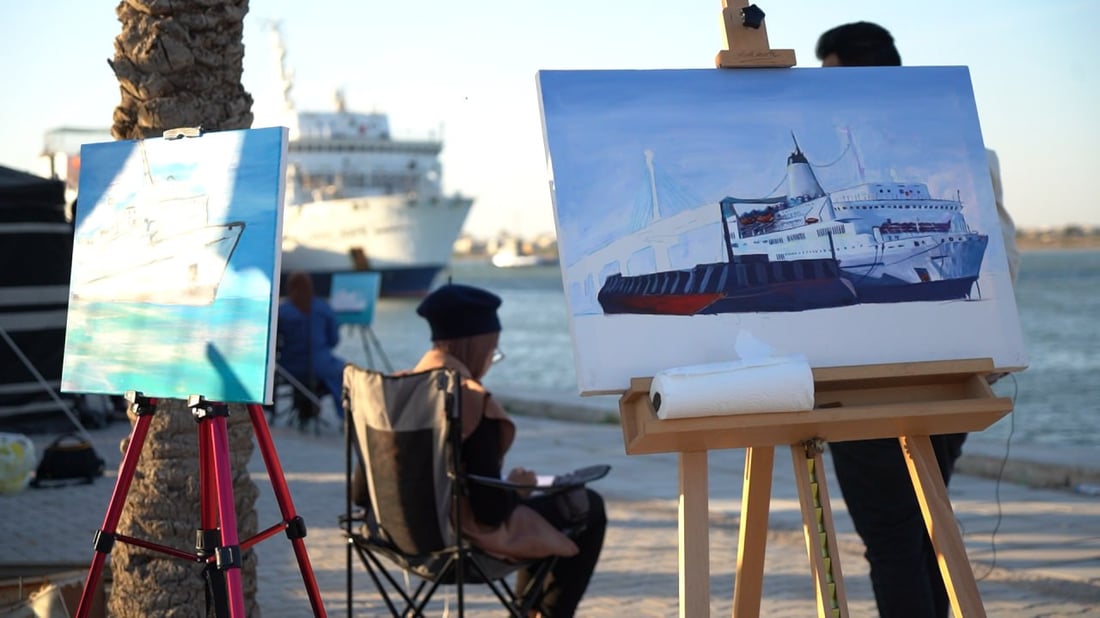 البصرة: رسامون ورسامات يوثقون رسوّ لوغوس هوب في العراق بلوحات وتخطيطات فنية (صور)