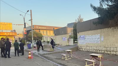 له‌ بنكه‌یه‌كى هه‌ولێر زياتر له‌ كاتژمێرێكه‌ ته‌نیا دوو كه‌س ده‌نگیان داوه‌