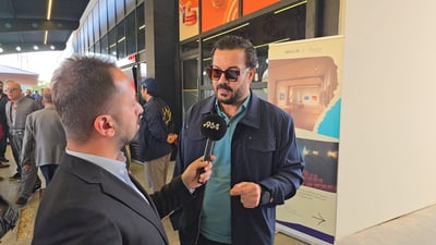 نزار سەلامی باڵا بەرزی خوشک و براکانیەتی و تەریق دەبێتەوە گۆرانیش بڵێت