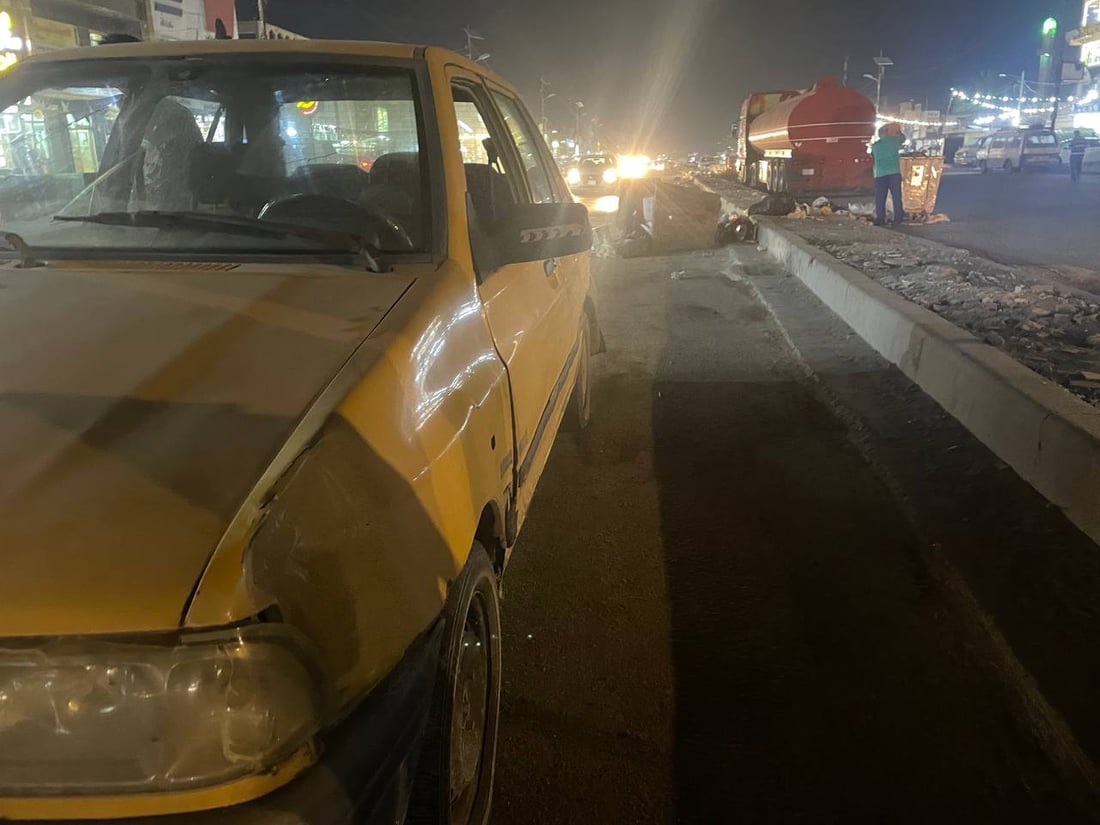 حاوية نفايات تنزلق من الرصيف وتصدم “سايبا” في شارع الجوادر