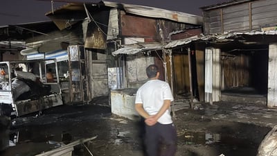 أصحاب محالّ سوق العورة غاضبون من الدفاع المدني: تأخروا بالوصول وخسرنا كل شيء (صور)