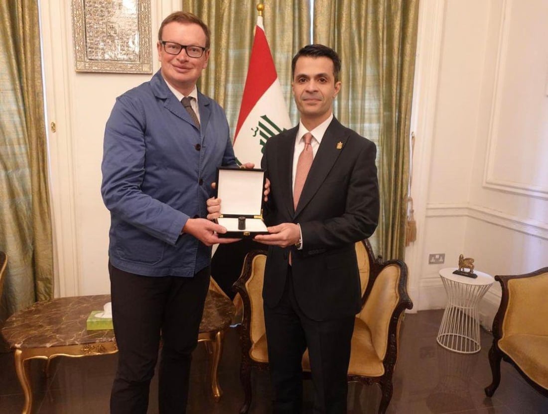 العراق يستعيد ختماً أثرياً نفيساً يعود للحضارة الأكدية من لندن (صور)