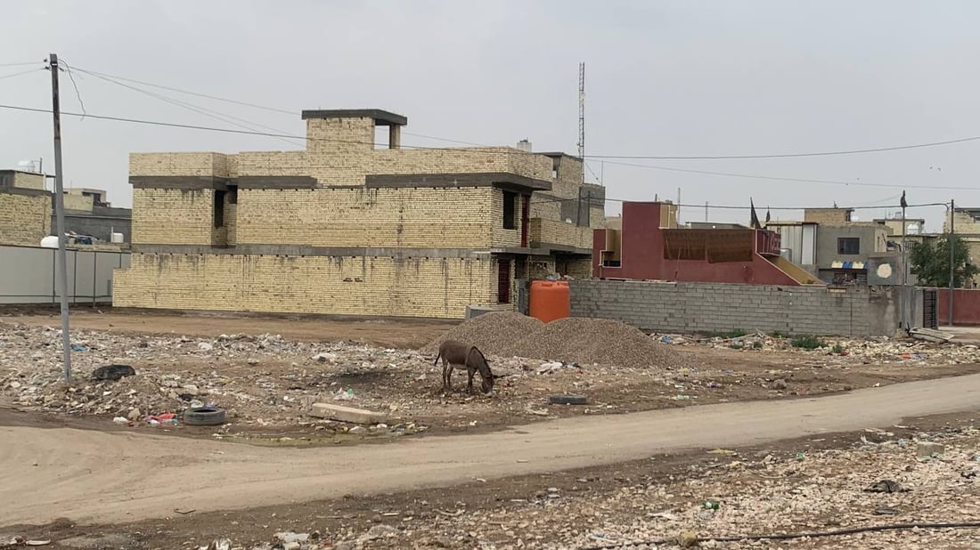صور مع “عرب السجة” في بغداد.. يعملون بإعادة التدوير ويركبون الحمير وسمعتهم طيبة