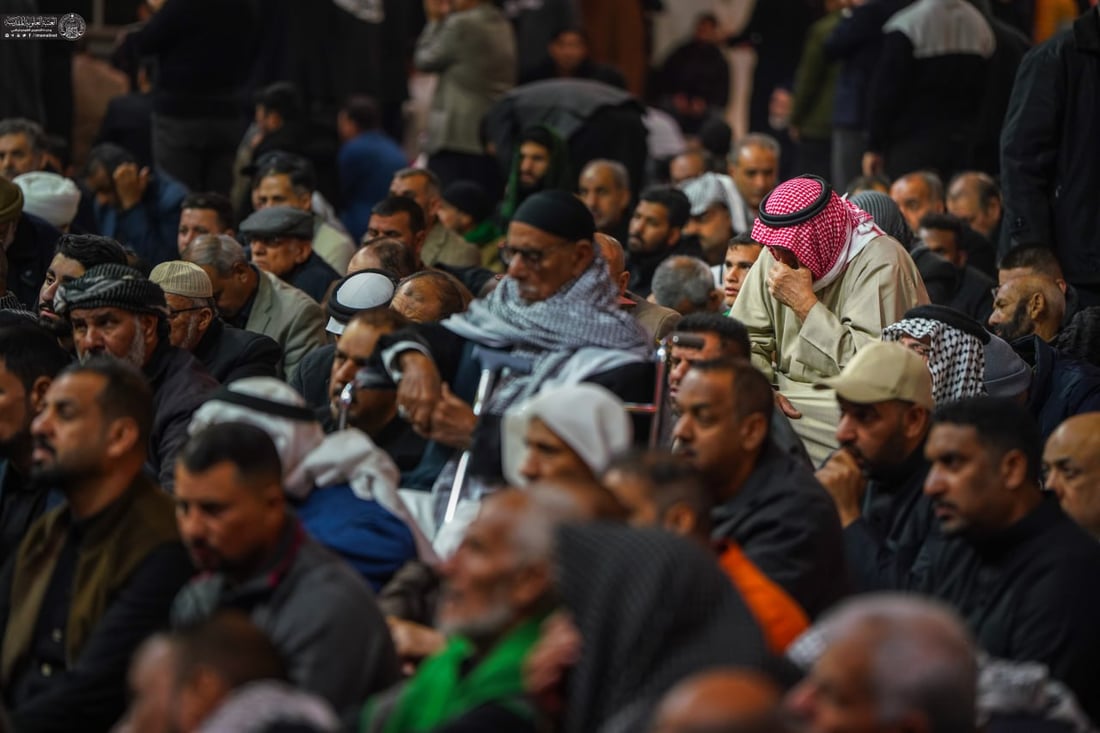 صور: ليلة حزينة في صحن الإمام علي.. حشود الزائرين يحيون ذكرى الزهراء