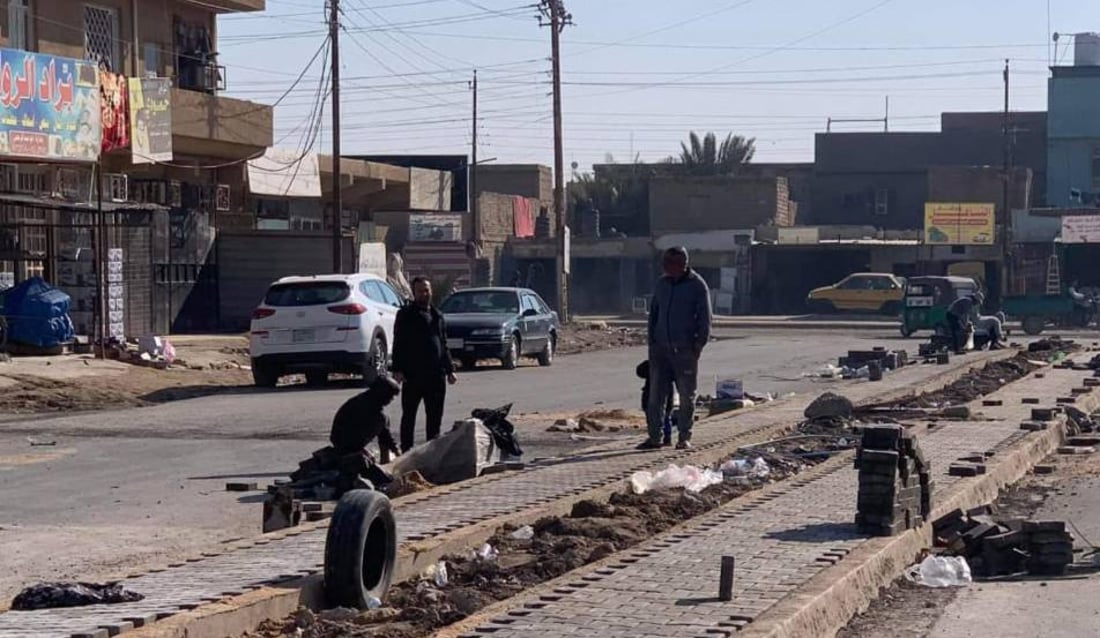 مقرنص وإنارة.. خدمات جديدة لـ “شارع الطرشي” في أبو غريب (صور)