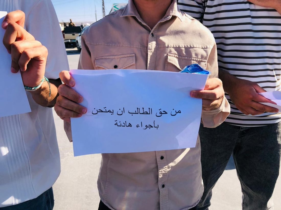 طالبات سنوني يتظاهرن أمام تربية نينوى لنقل مراكز امتحانات السادس إلى داخل الناحية