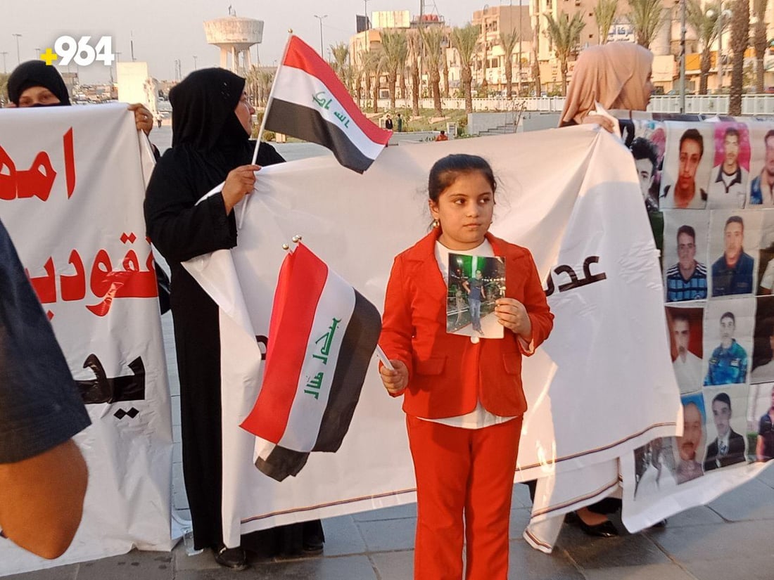 عوائل المغيبين تريد حلاً “من الله والسوداني” خلال وقفة ساحة التحرير (فيديو)