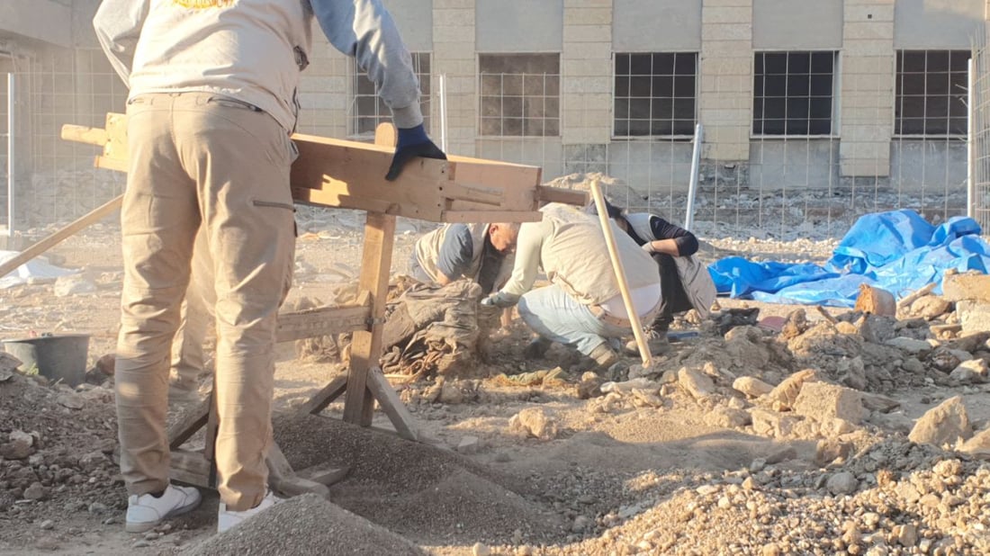 صور: ترميم المدرسة كشف مقبرة جماعية.. رفع 31 جثماناً في تلعفر