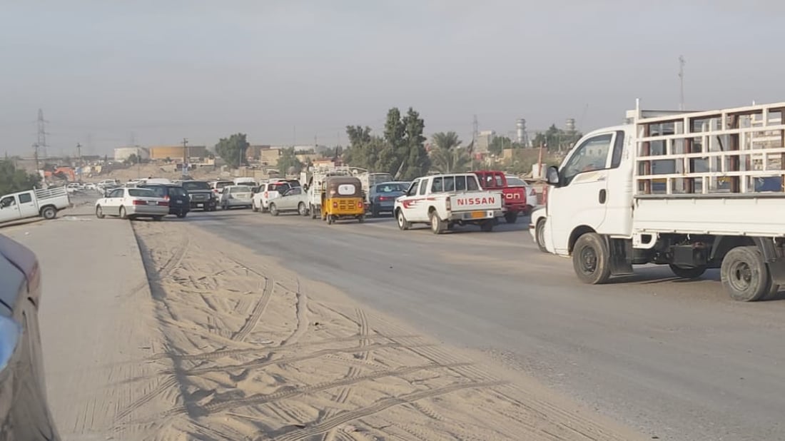 أسبوع صيانة لجسر البصرة المعلق.. يخنق شط العرب (صور)