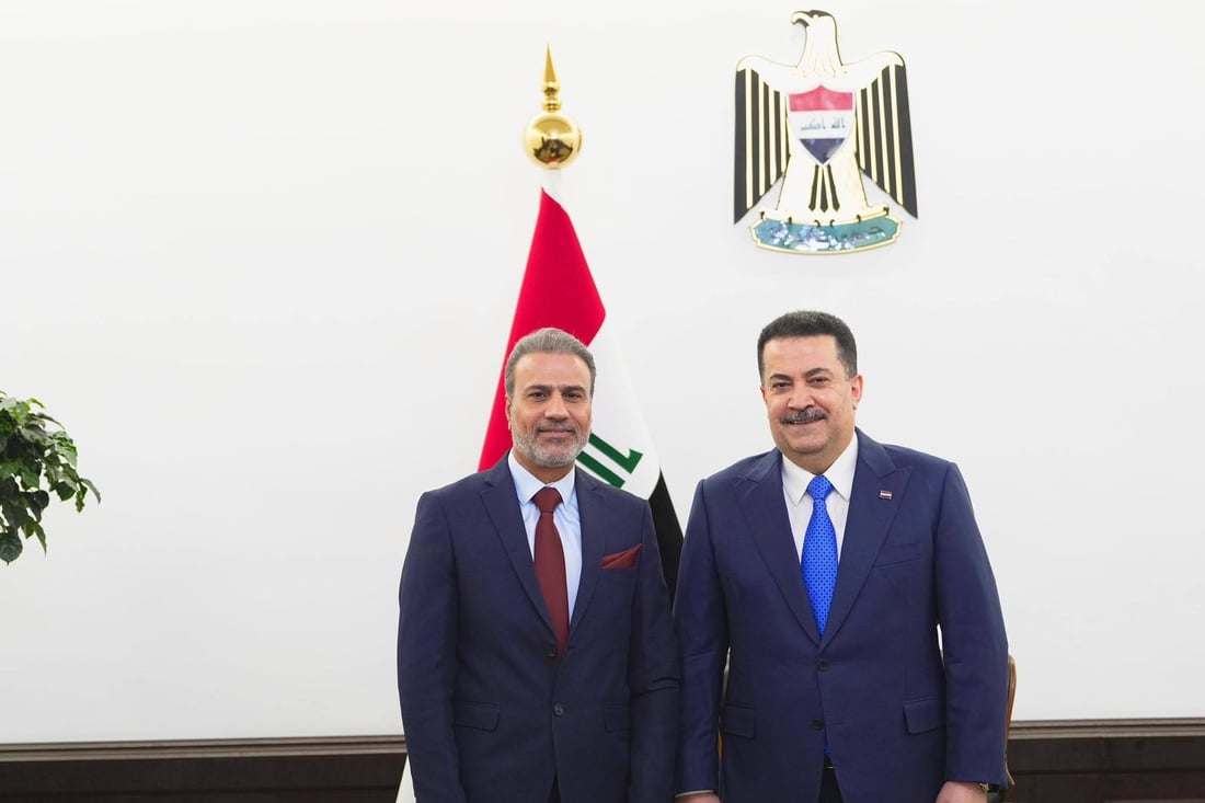 مهند محسن ومحمد عبدالجبار وعدد من الفنانين في مكتب السوداني