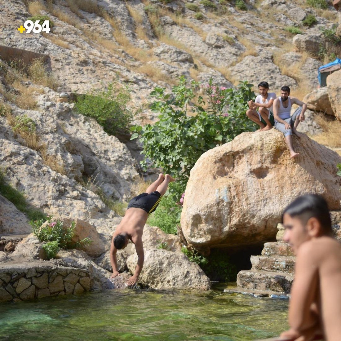 دهوك: لن يسبح الرجال والنساء معاً في “النبع الأصفر” من الآن فصاعداً (صور)