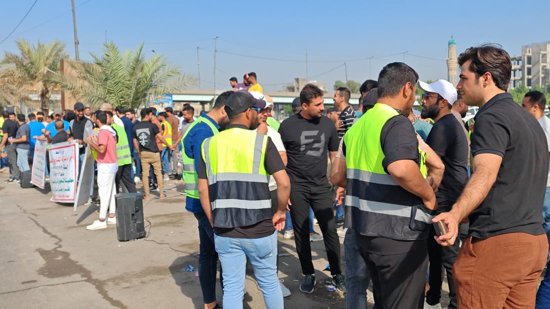 صور: عمال الأجر اليومي يعتصمون أمام النفط.. إنهاء خدمات 1400 بدل توظيفهم بعقود