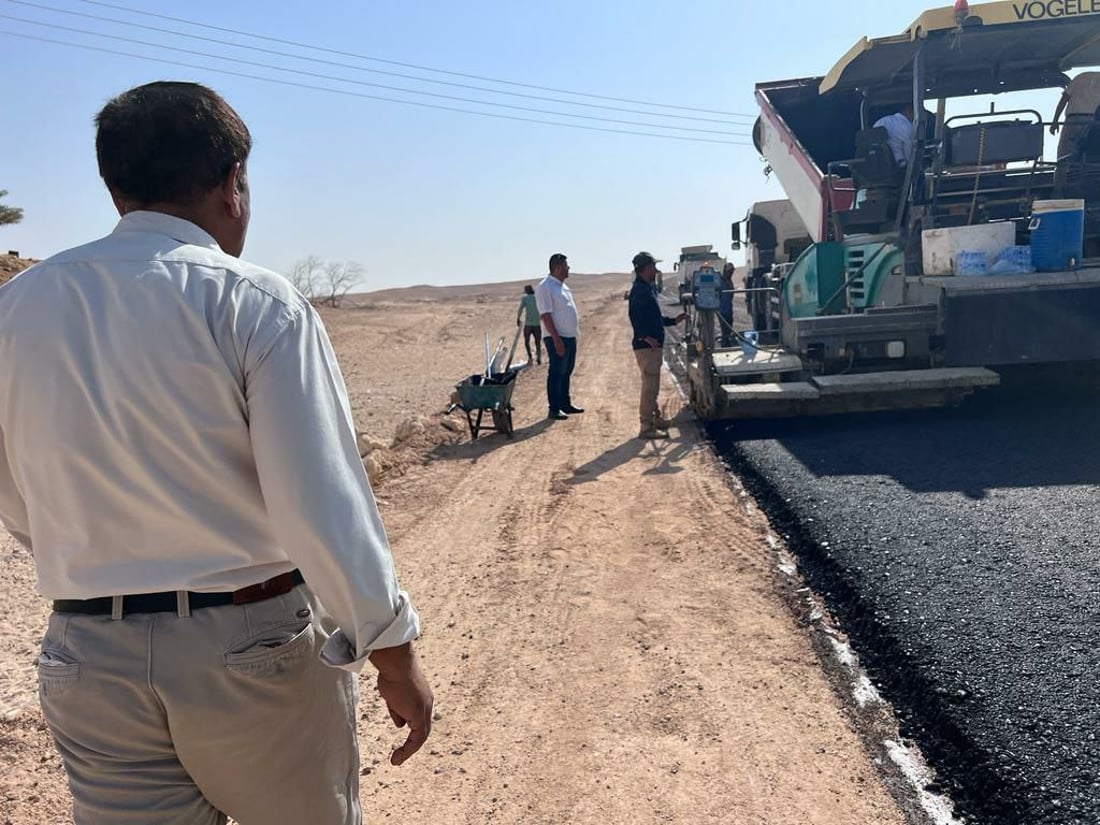 البغدادي: قرية “السحل” تحظى لأول مرة بالكهرباء والاسفلت (صور)