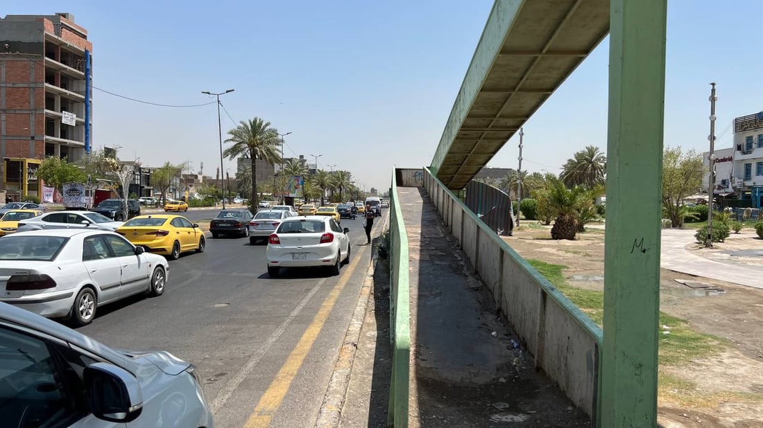 صور مقلقة لجسر المشاة في شارع فلسطين.. لا يستخدمه المارة