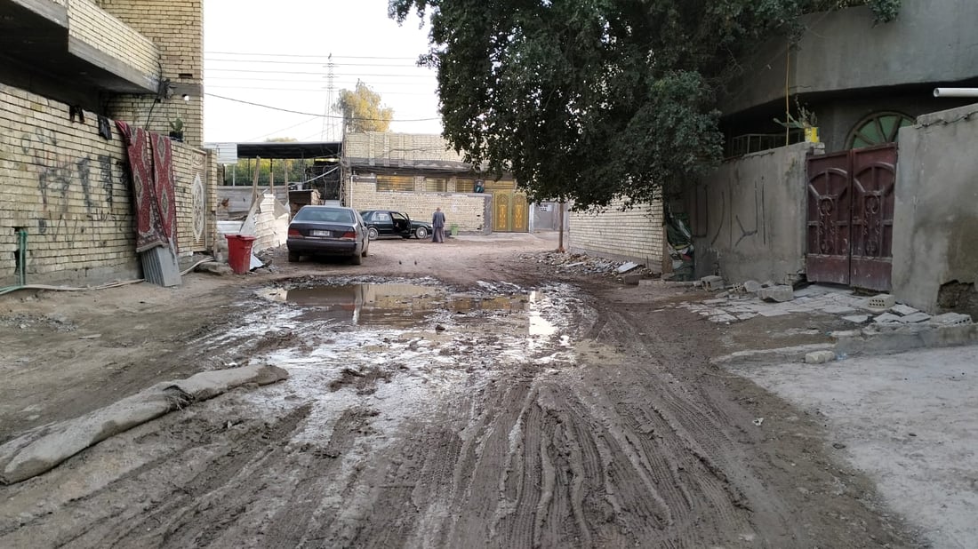 صور: هذه المنطقة البغدادية خارج الحياة منذ 20 سنة.. مختار الولداية يتحدث لفريق 964