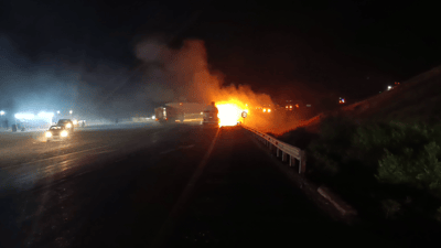 تانکەرێکی سووتەمەنی ئاگری گرتووە