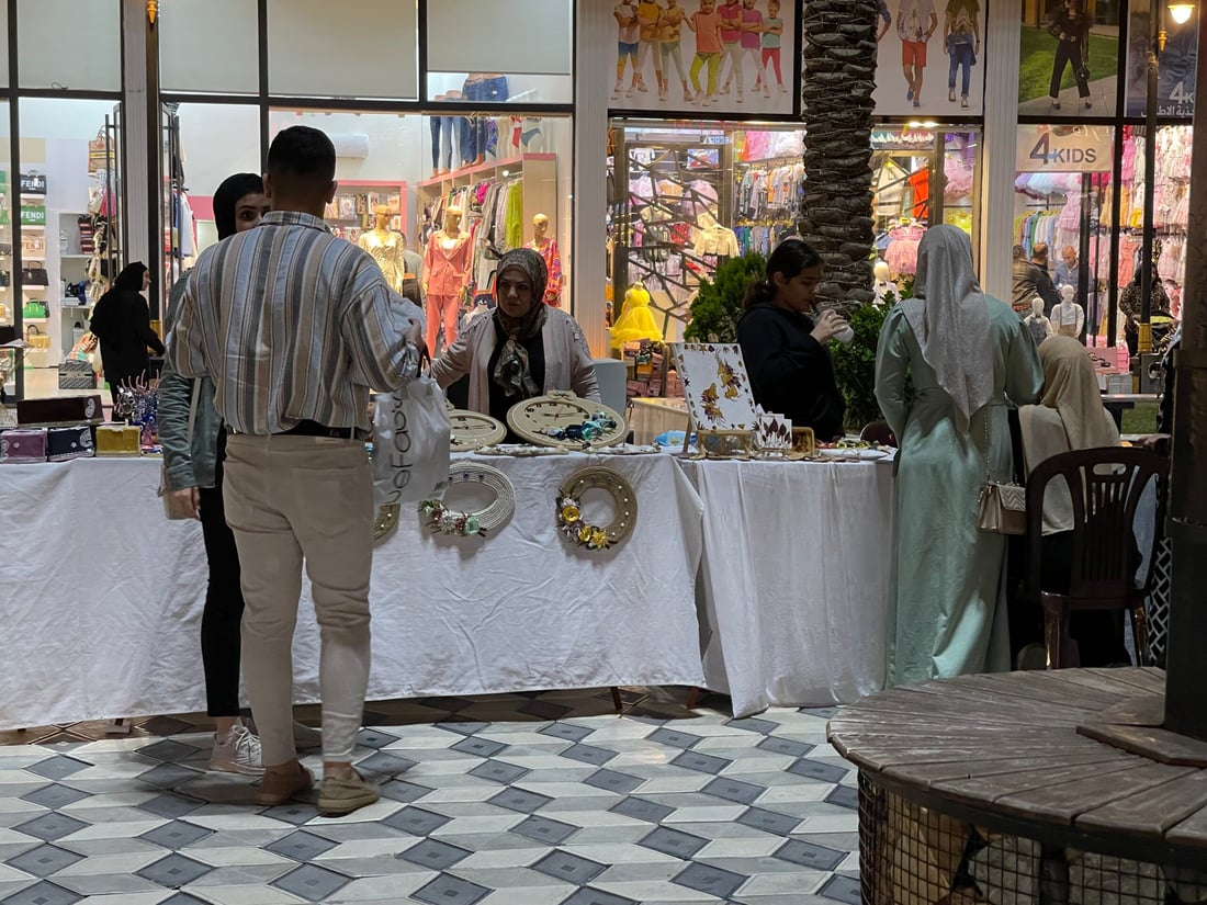 نساء من كركوك تستعرض مهارات إعادة التدوير في معرض “بوليفارد” الليلي (صور)