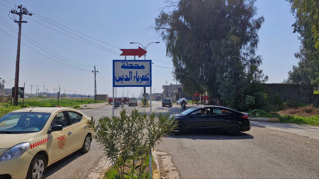 لا تسرع أمام محطة كهرباء الدبس.. الدائرة نصبت المطبات والبلدية تعاونت (صور)