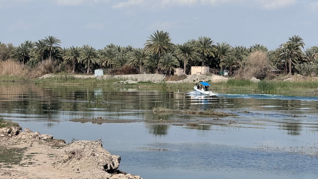 الشرطة النهرية تجوب شط المشخاب بحثاً عن صيادي الصعق الكهربائي (صور)