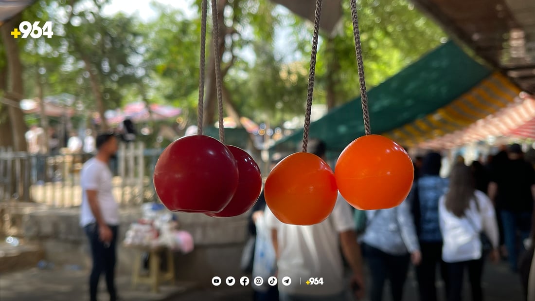 شەقشەقە ئاوازە ناخۆشەکەی ناو ماڵ بە دەست گەورە و بچووکەوەیە