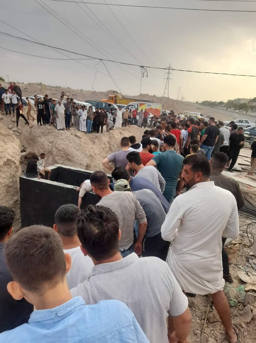 سامراء مفجوعة بوفاة 4 عمال سقطوا في مشروع المجاري (صور)