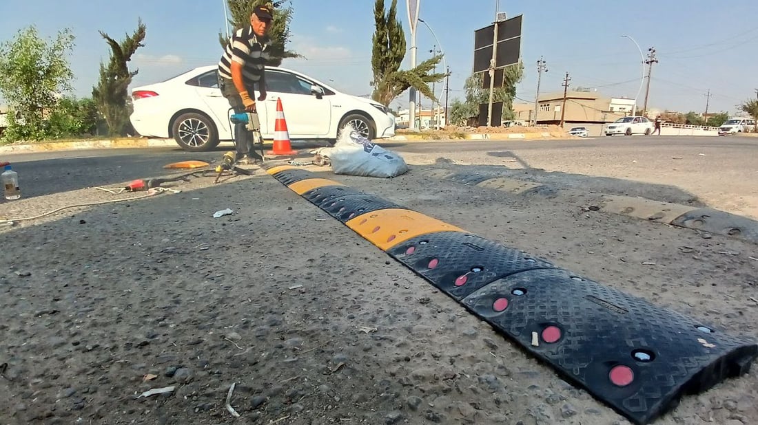فيديو: آلتون كوبري تجدد شوارعها بالمطبات لمواجهة تهور السواق