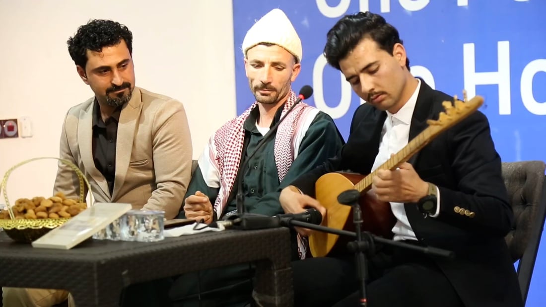 أقوال الحكماء الإيزيديين لن تبقى خلف الجدران.. توقيع كتاب ألف حكمة في سنجار